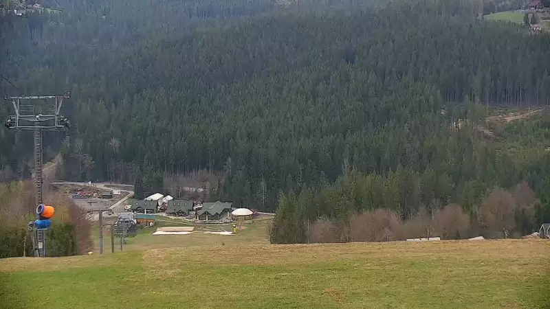 Złoty Groń w Istebnej - widok na 6-osobową kolej linową.