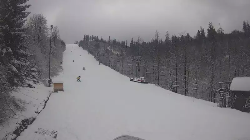 Dolna stacja wyciagu, którym narciarze dotrą na Mały Rachowiec