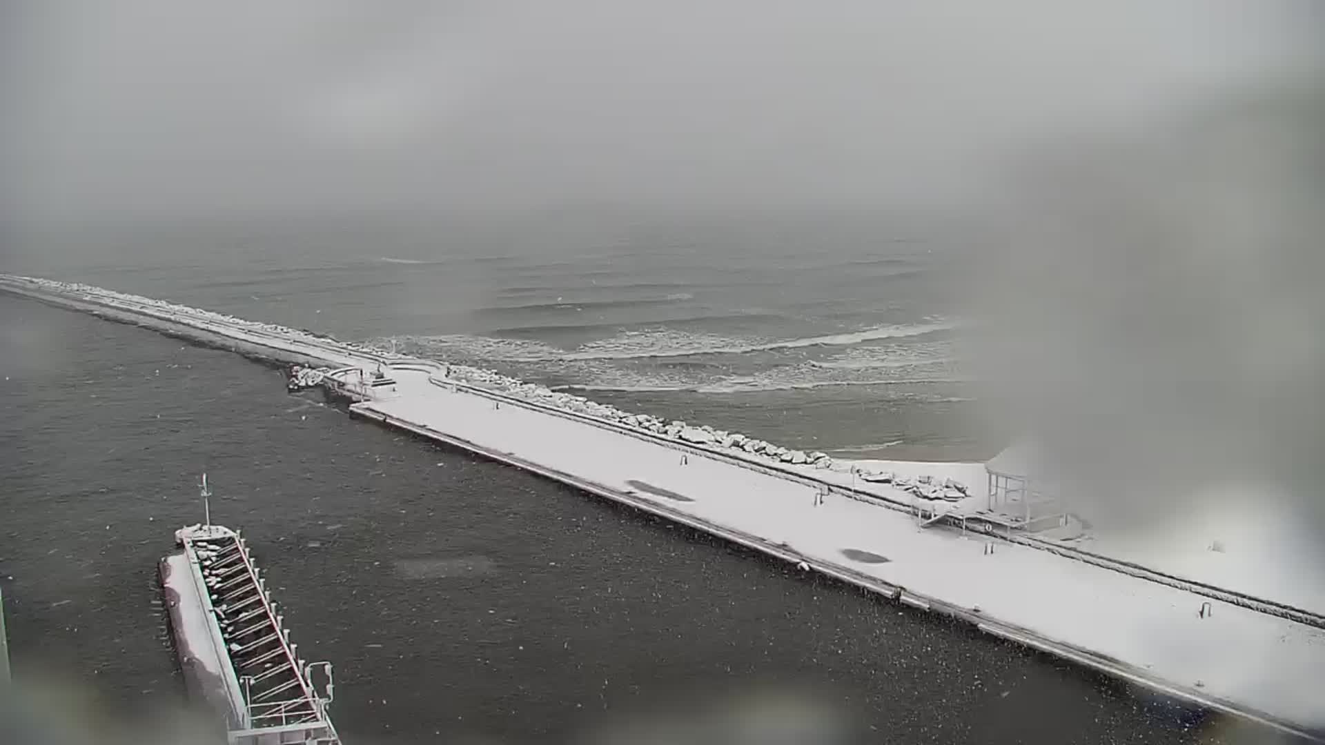 USTKA - widok z pylonu na plażę