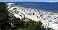 Tłumy turystów na plaży w Łebie