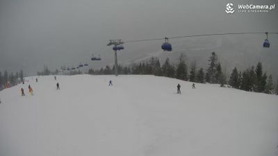 Na każdego turystę zimą czeka tu mnóstwo narciarskich i snowboardowych wrażeń, miejsca noclegowe i pyszne regionalne potrawy.