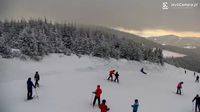 Puste trasy, sztruks i słońce - gdzie na narty w marcu? Zerknij na kamery i pojedź. [film]