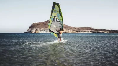 Windsurfing od podstaw - przewodnik dla początkujących