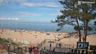 Gorąco, tłoczno i kolorowo – tak wygląda dziś plaża w Stegnie [film]