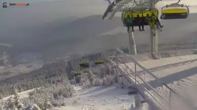 Zdjęcie z nowości Warunki narciarskie Czarna Góra Sienna. Kamera Online prezentuje widok na żywo na górną stację Luxtorpeda/ trasa A. Pogoda dla narciarzy i snowboardzistów.