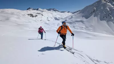 Gdzie na skitury po świeżym opadzie śniegu? Bezpieczne kierunki w Polsce