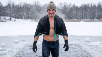 Ręcznik szybkoschnący na plażę: jak wybrać gramaturę i rozmiar