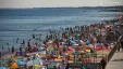 Czy na plaży są już tłumy? Sprawdź zagęszczenie parawanów zanim wyjdziesz z hotelu.