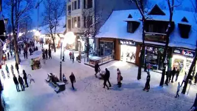 Zdjęcie z nowości Spacerkiem po Krupówkach? Dlaczego nie wybrać się do Zakopanego końcem zimy? Zobacz (kamera live) co słychać na najpopularniejszym deptaku w Polsce.
