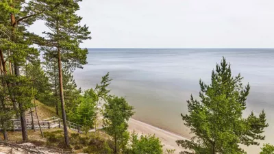 Dlaczego Kołobrzeg „leczy” – solanka, borowina i mikroklimat jednego z najstarszych uzdrowisk Polski