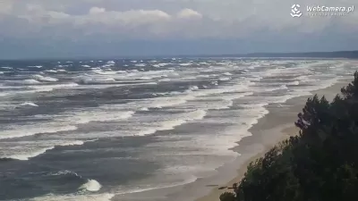 Sztorm uderzył w Mierzeję Wiślaną! Bałtyk zabiera plażę w Kątach Rybackich [kamera na plaży]