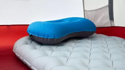 Sprytne patenty na nocleg pod namiotem, które ratują biwak