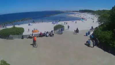 Widok z Kamery na wschodnią stronę plaży w Darłówku na żywo