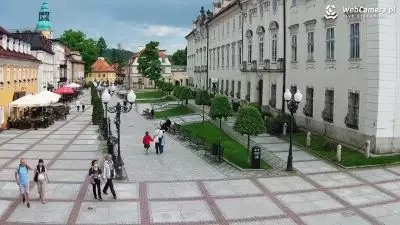 Widok z Kamery na Plac Piastowski w Jeleniej Górze na żywo