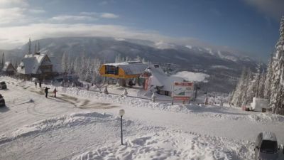 Zimowe ujęcie na ośrodek narciarski w Małym Cichem - film