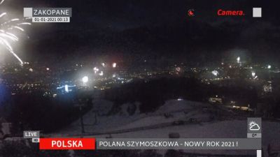 Pokaz sztucznych ogni i fajerwerków nad Zakopanem w Nowy Rok 2021.
