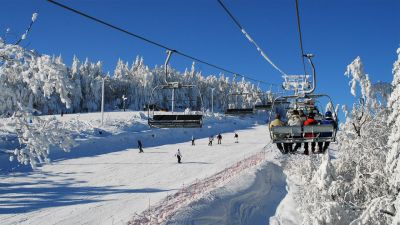 Stacja narciarska Laskowa - Kamionna  to jedna z największych atrakcji turystyczno-sportowych w gminie Laskowa.