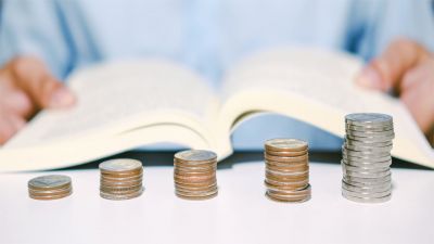 Interesuje Cię światowa lub krajowa gospodarka, ale książki o z tej dziedziny są według Ciebie stanowczo za drogie?