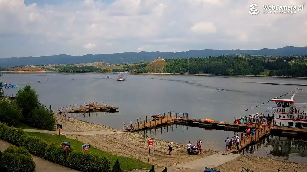  Zdjęcie z kamery na Jezioro Czorsztyńskie w oddali płynące statki