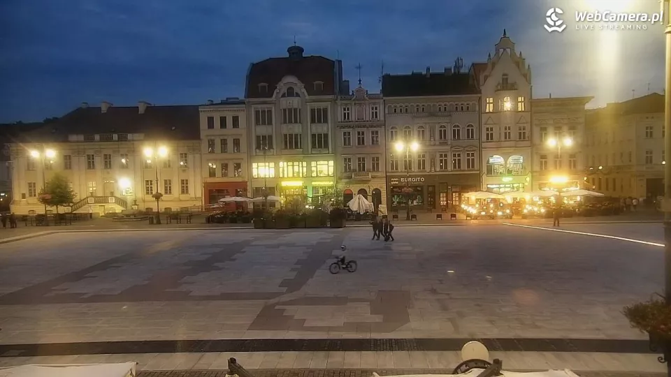zdjęcie z kamery na Rynek w Bydgoszczy po zachodzie słońca