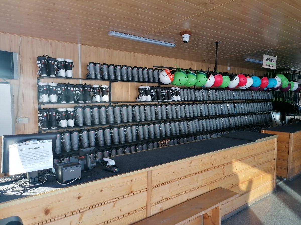 Koziniec ski - nowoczesna wypożyczalnia sprzętu sportowego