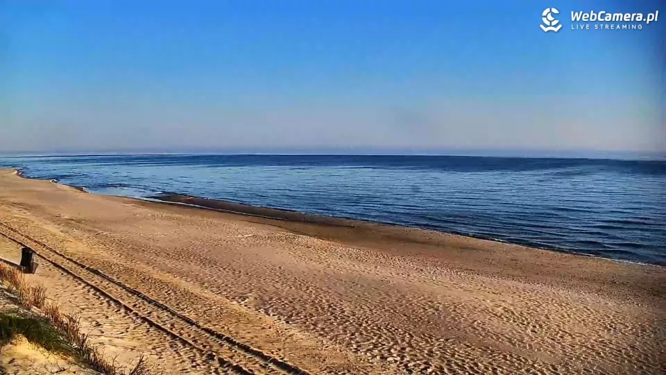 Odprężający i kojący widok z kamery na plażę i Bałtyk w Ostrowie