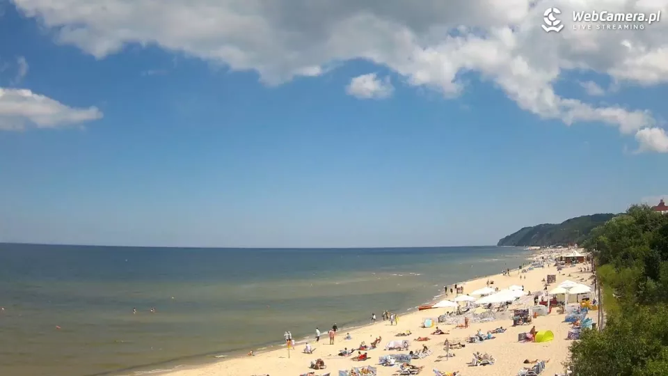 Screen z kamery na plażę i wypoczywających turystów w Międzyzdrojach