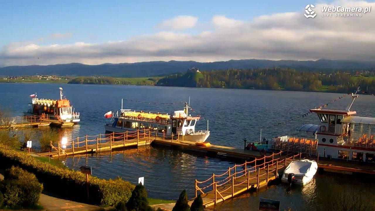 Przed nami rozpościerają się Tatry, Pieniny a w dole Jezioro Czorsztyńskie. 