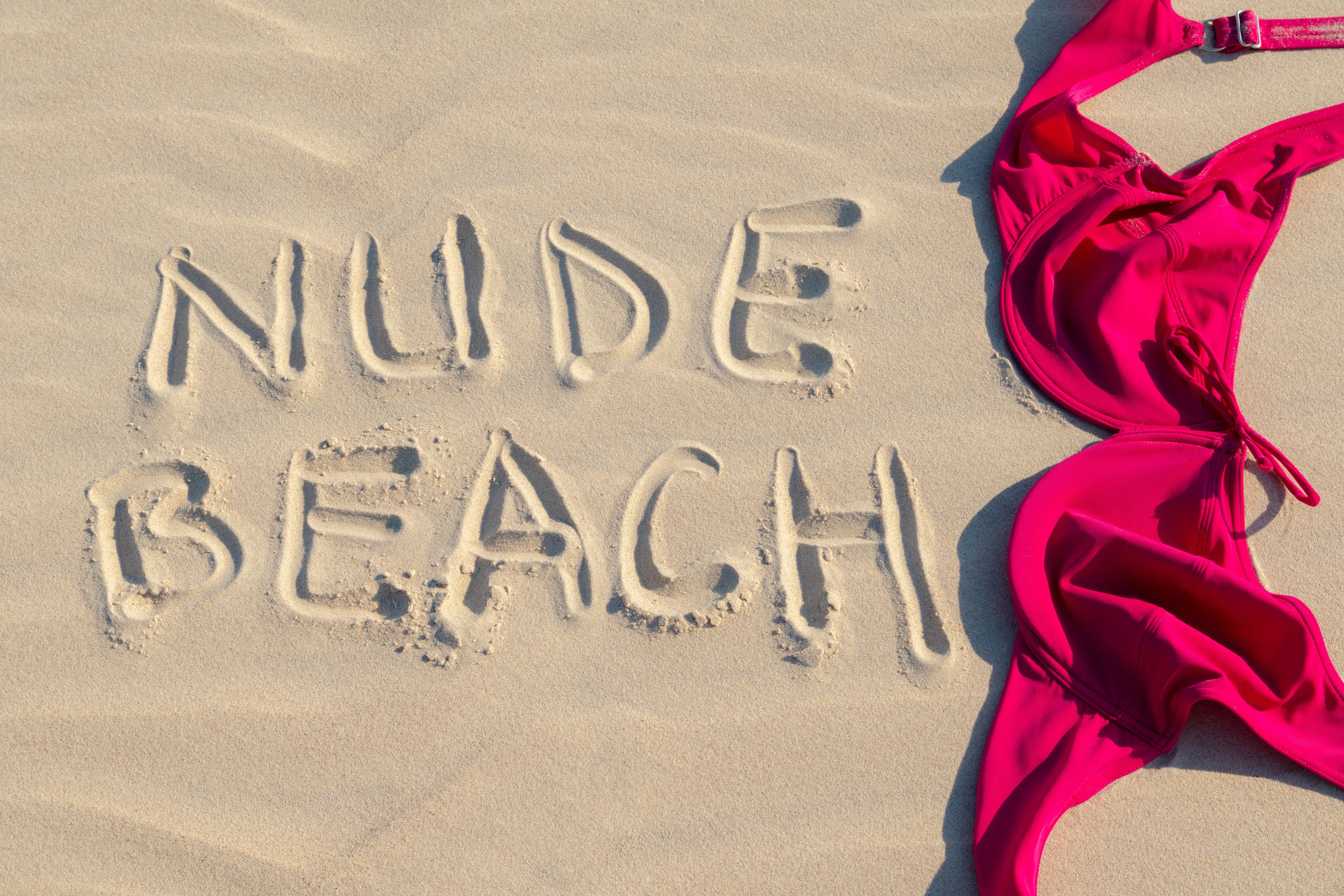 Dzikie plaże w Polsce. Top 5 plaż dla nudystów. "Znów się będą rozbierać, miss natura wybierać"