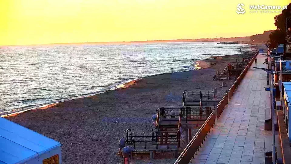 ujęcie na plażę w Sarbinowie o 5:15 rano 