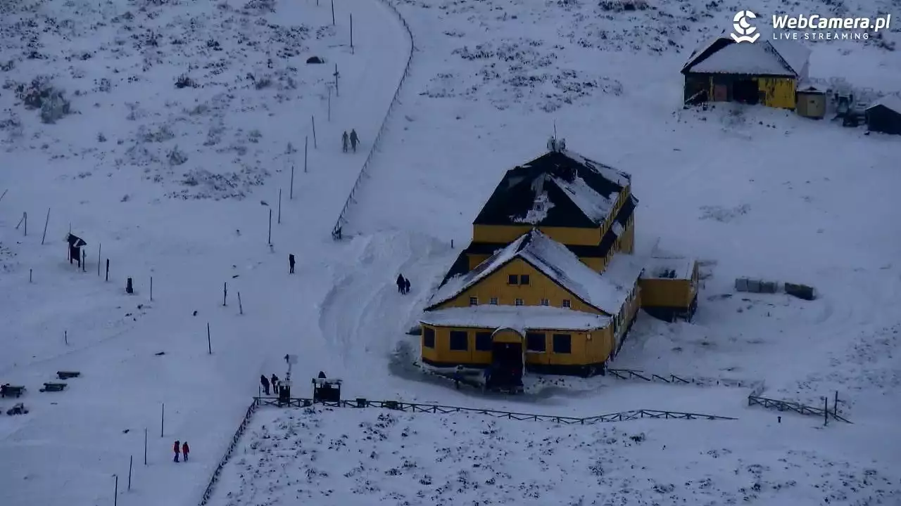 Widok z Kamery na Śnieżce na Dom Śląski 