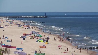 plaża w Dzwinowie nad morzem Bałtyckim Turyści w Dziwnowie