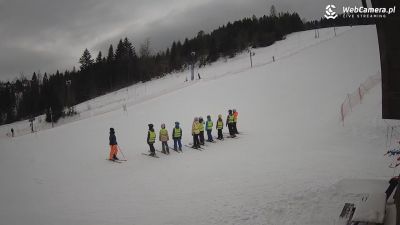 stacja narciarska położona na stokach Jaworzynki - Lubomierz Ski Dolna stacja stoku narciarskiego Lubomierz Ski, orczyk oraz wyciąg talerzykowy dla dzieci
