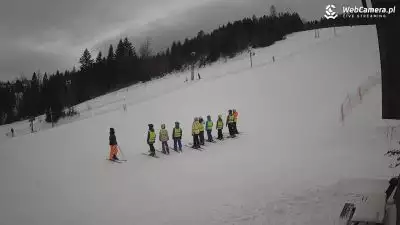 Dolna stacja stoku narciarskiego Lubomierz Ski, orczyk oraz wyciąg talerzykowy dla dzieci