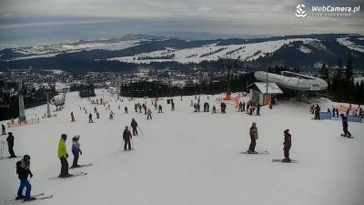 Stok narciarski Kotelnica w Białce Tatrzańskiej Stacja górna trasy narciarskiej w Białce Tatrzańskiej. W tle panorama Tatr