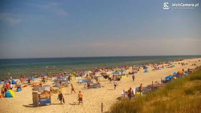Turyści wypoczywający w Dębkach nad Mozrem Bałtyckim