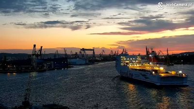 Widok na Port Morski w Gdyni Jeden z cudownych zachodów słońca w Gdyni