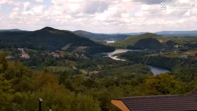 Lato 2025 nad jeziorem w Bieszczadach Urokliwa letnia Solina położona w polskich Bieszczadach