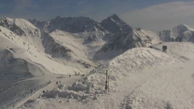 Zimowe ujęcie na szczyty Tatr Panorama z widokiem na Tatry
