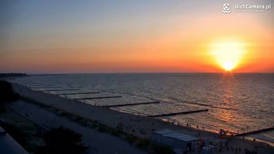 Wakacyjny Kołobrzeg o zachodzie słońca